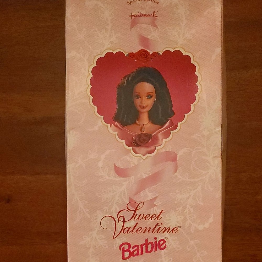 NIB Vintage Mattel 1995 Hallmark Special Edition Sweet Valentine Barbie